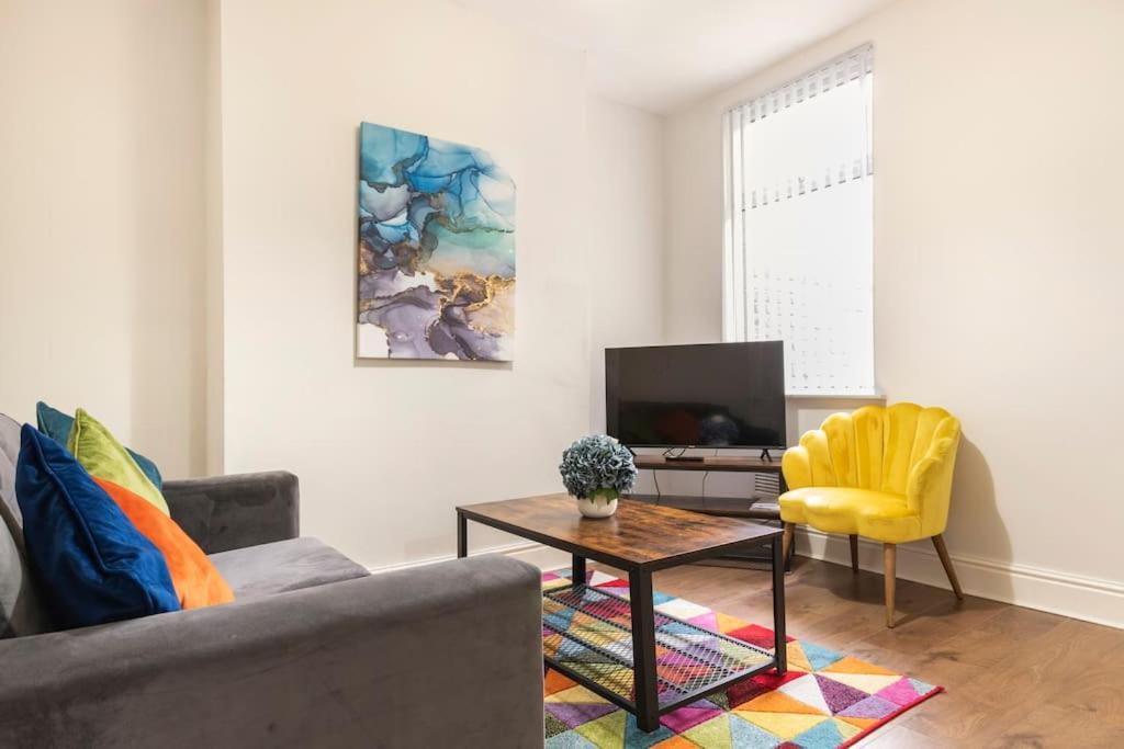 3-Bedroom Home In Liverpool L15 With Free Parking Экстерьер фото