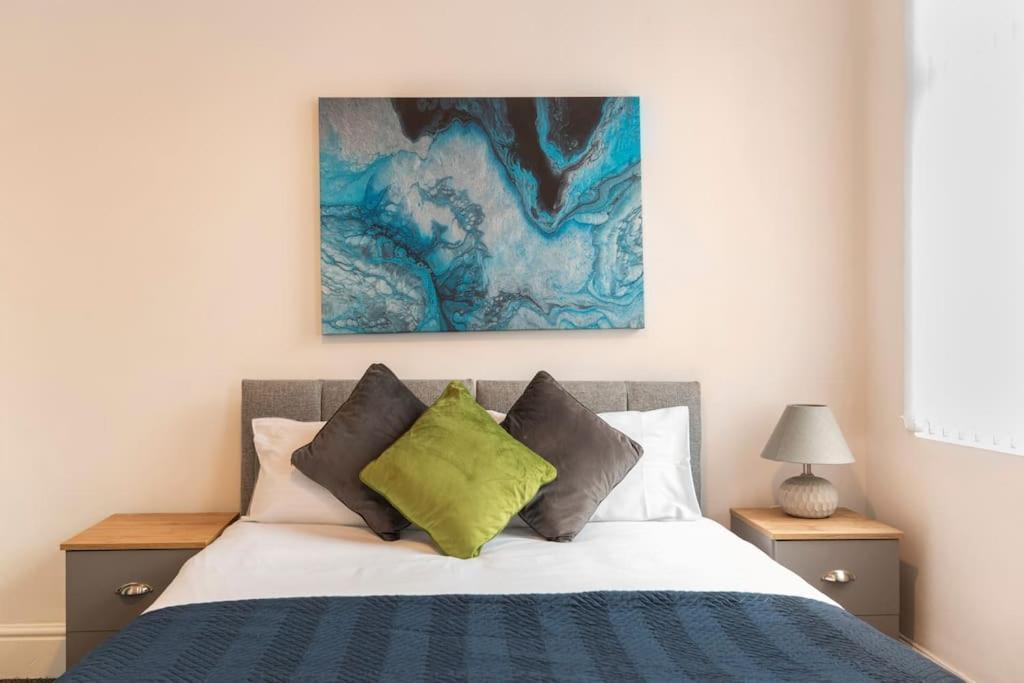 3-Bedroom Home In Liverpool L15 With Free Parking Экстерьер фото